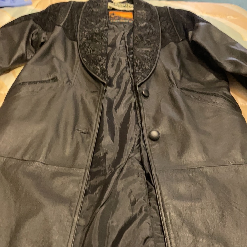 Ginuine Leather Perfect Condition - image 2